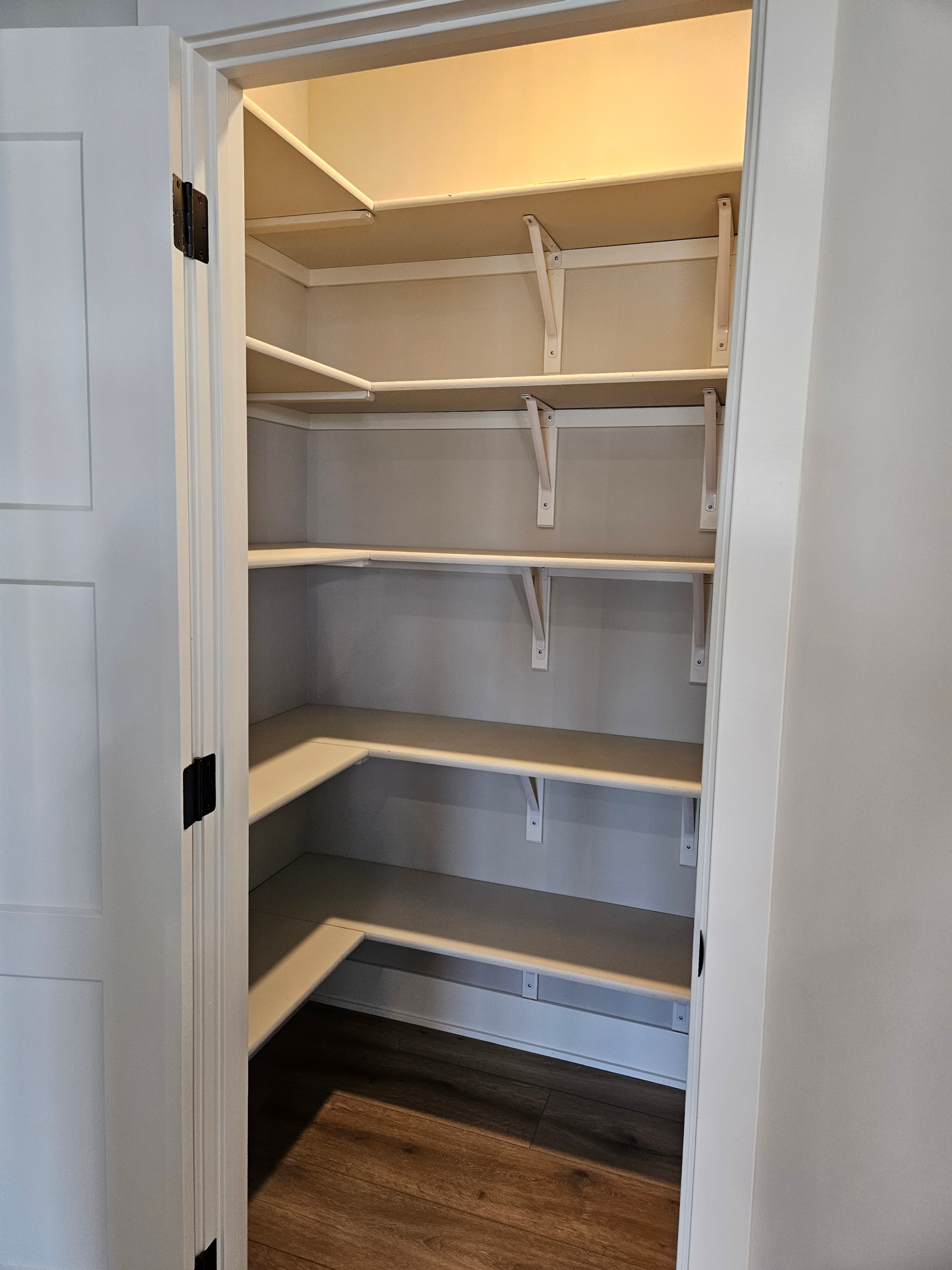 Closet shelving