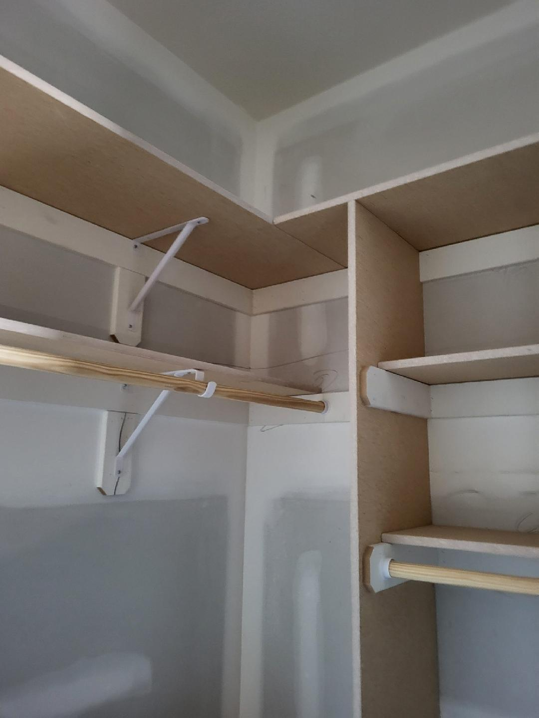 Closet shelving