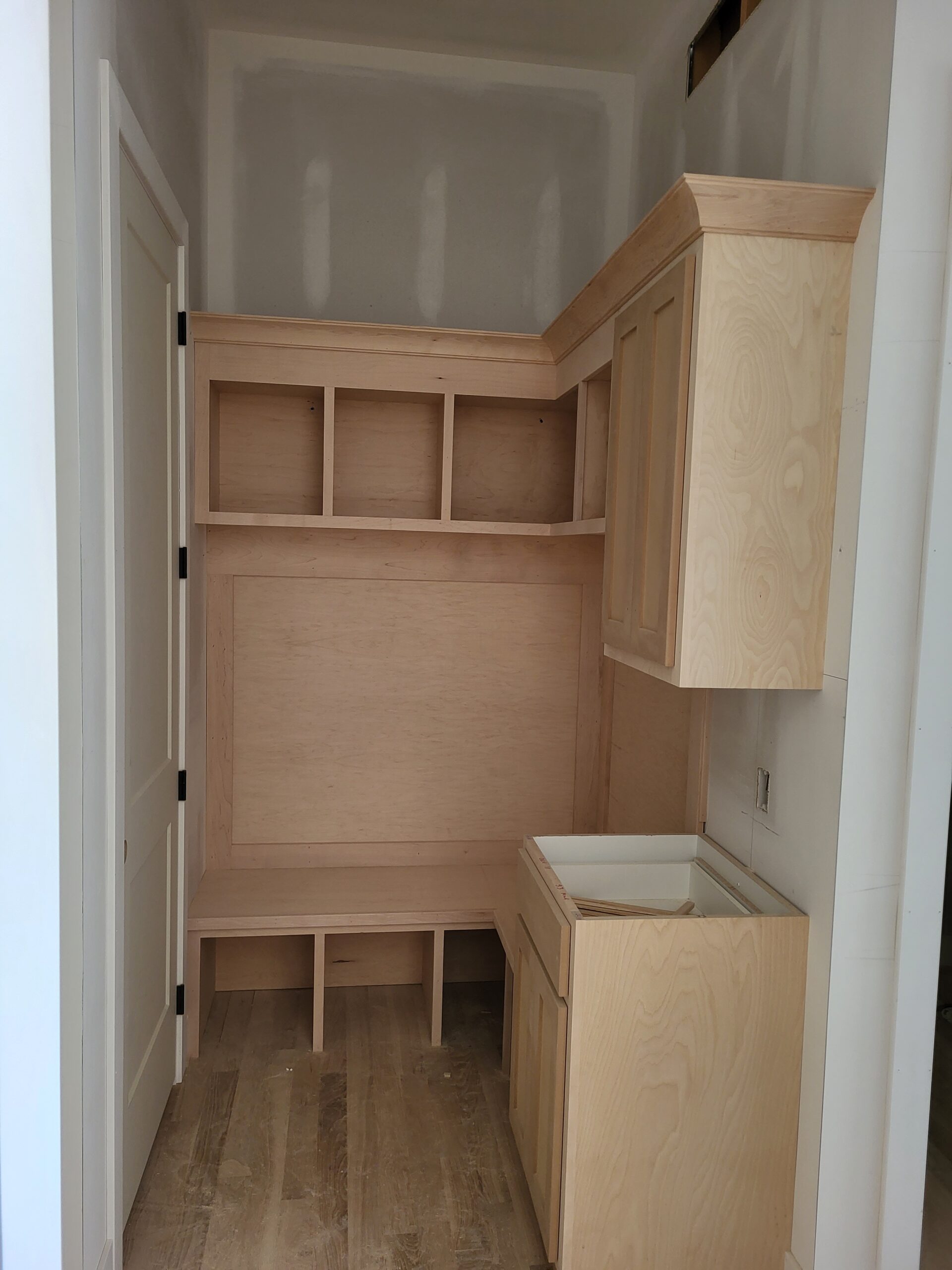 Closet shelving