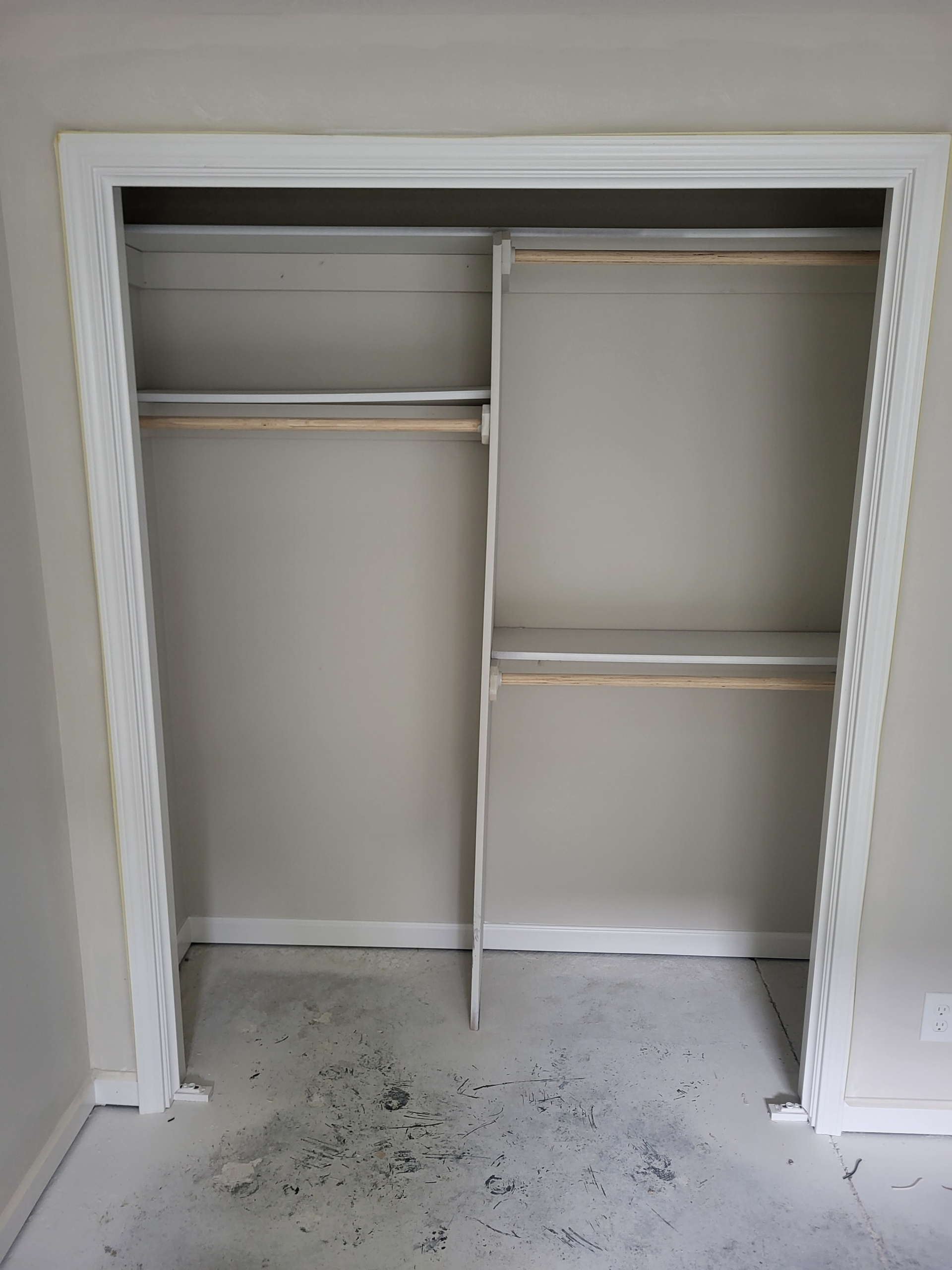 Closet shelving